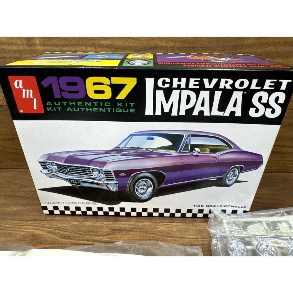 AMT 1967 Chevy Impala SS Model 1/25 Scale